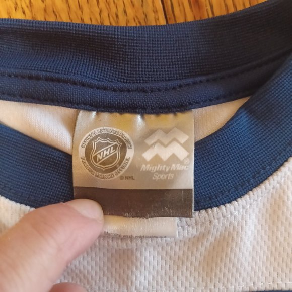 NEW NHL Winnipeg Jets jersey - Embroidered not stamped (5249) - Picture 3 of 7